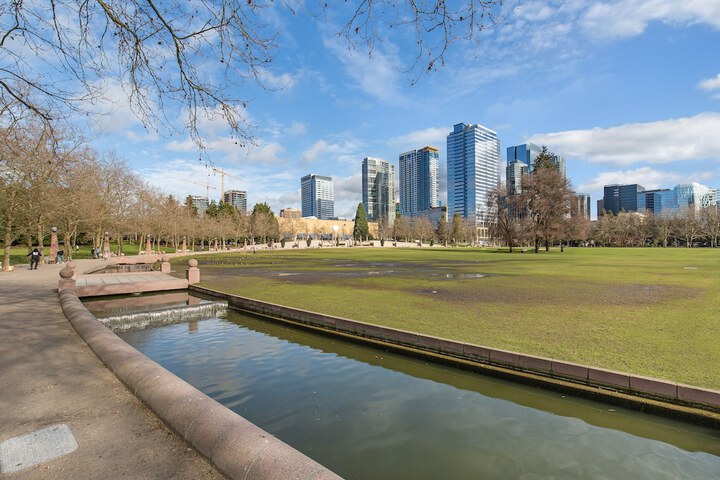 Hotel Exterior 43 of 52