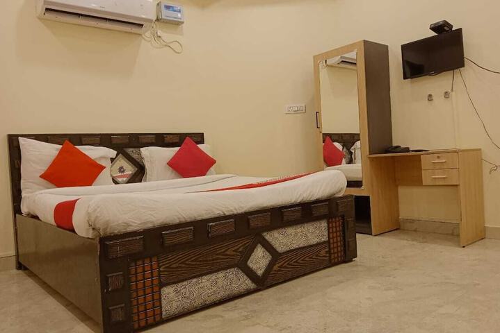 Room 2 of 18