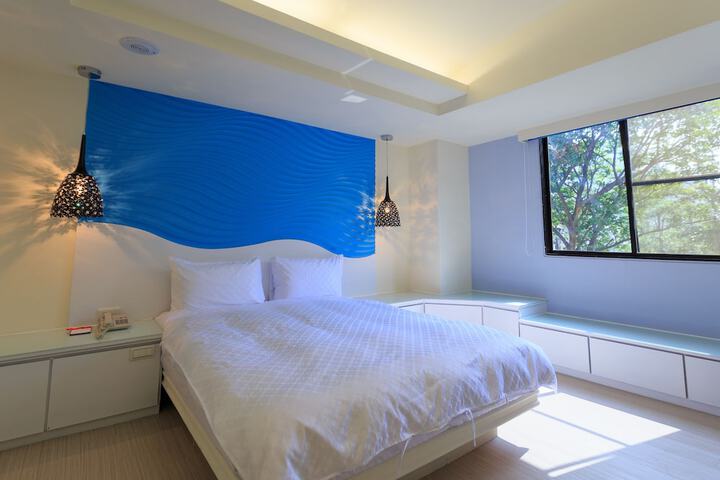 Room 16 of 60