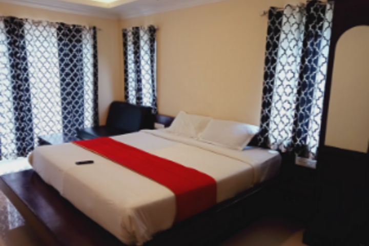 Room 6 of 8