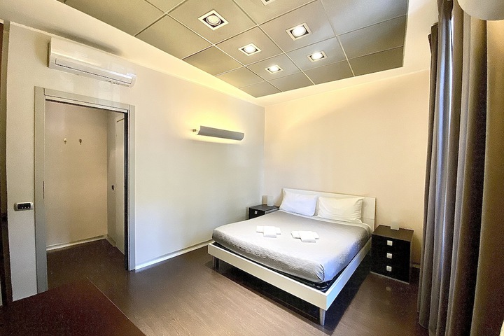 Room 6 of 30