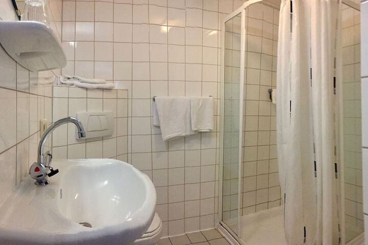 Room 21 of 31