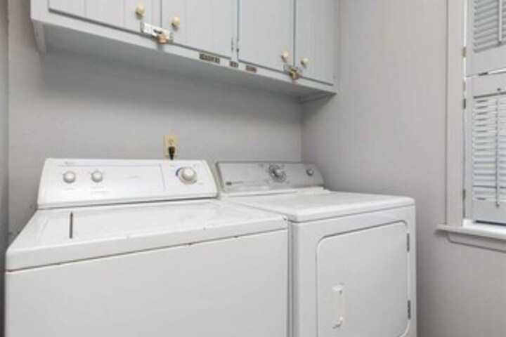 Laundry 21 of 38