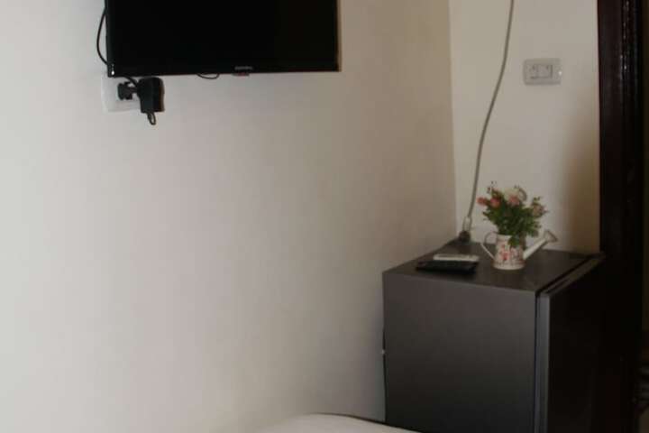 Room 34 of 80