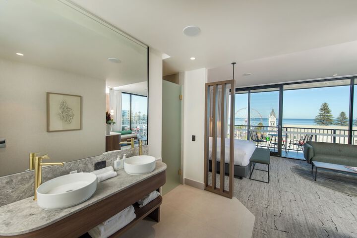 Room 33 of 52
