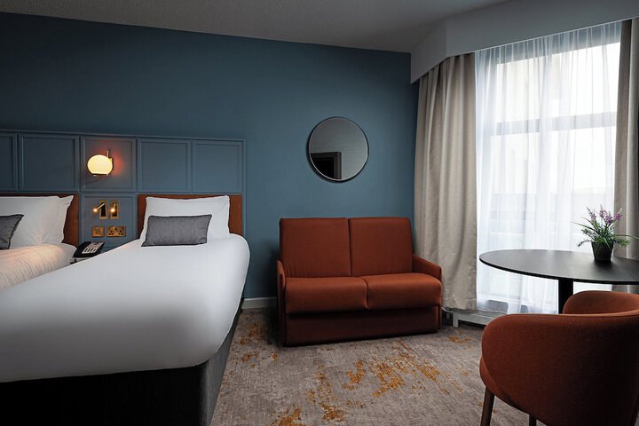 Room 32 of 69