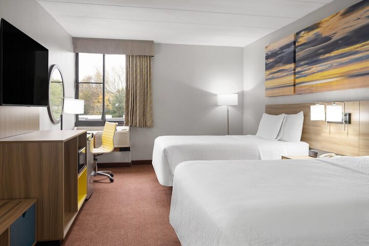 Room 8 of 33