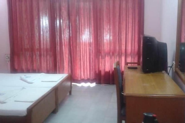 Room 8 of 30