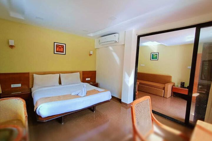 Room 11 of 26