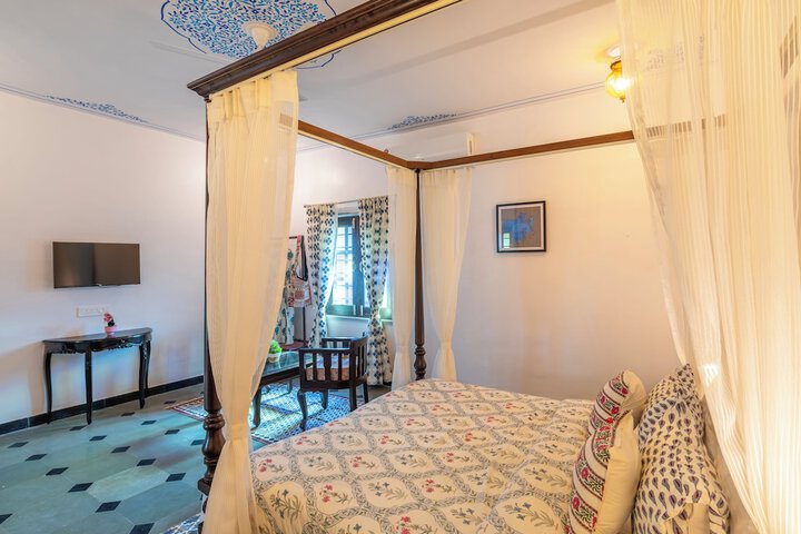 Room 5 of 68