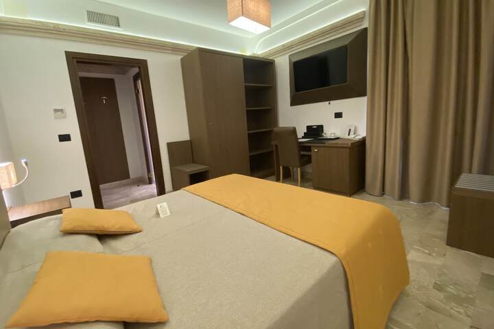 Room 34 of 73