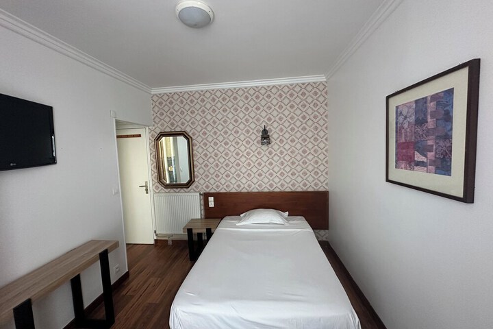 Room 14 of 42