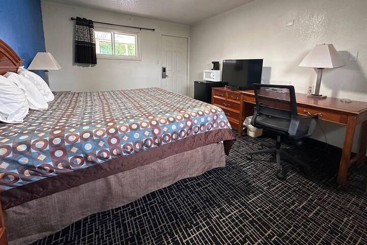 Room 25 of 40