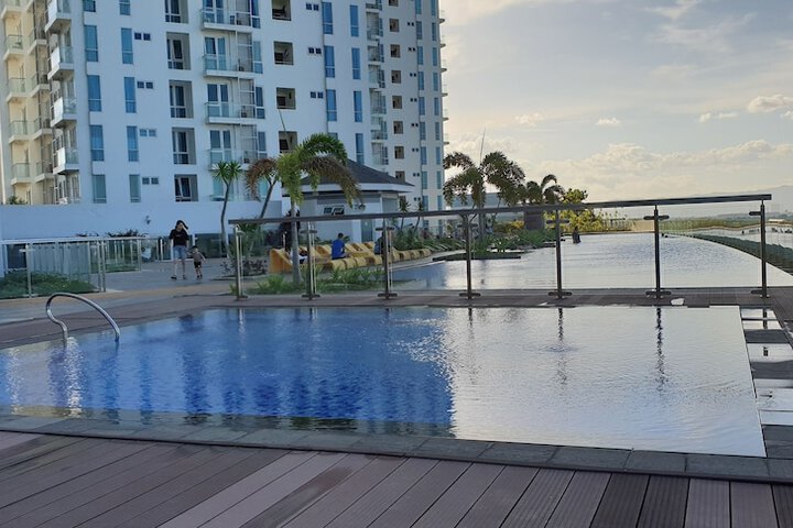 Pool 40 of 76