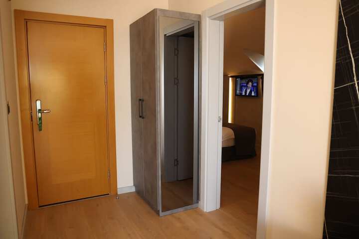 Room 21 of 108