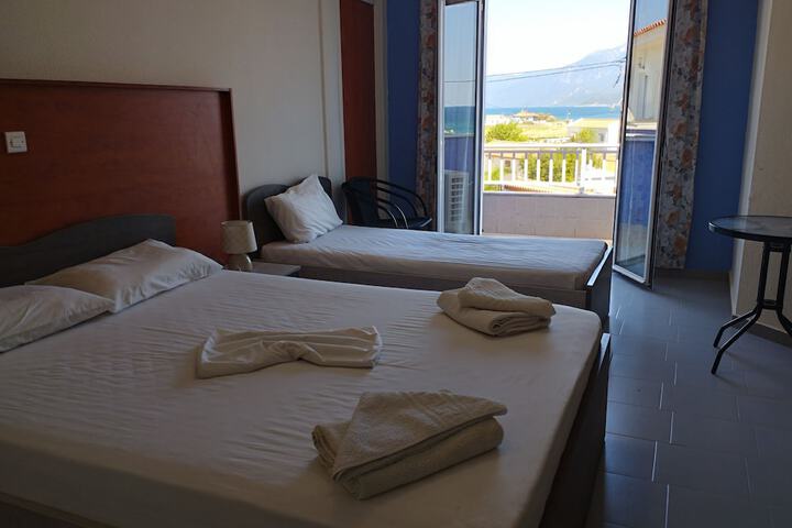 Room 10 of 37