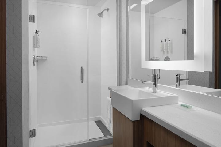 Room 14 of 28