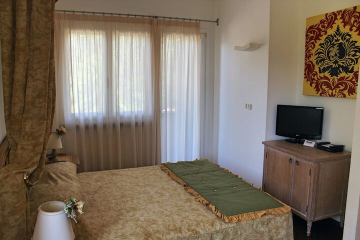 Room 8 of 28