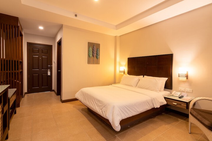 Room 28 of 68