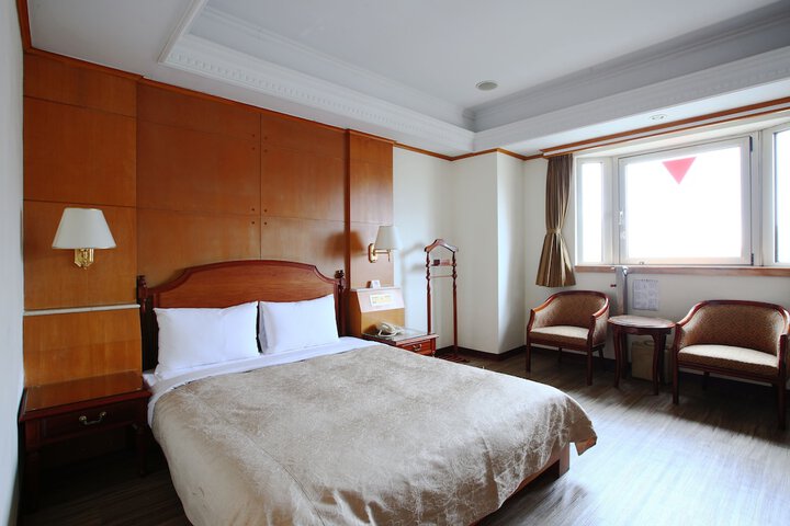 Room 16 of 56