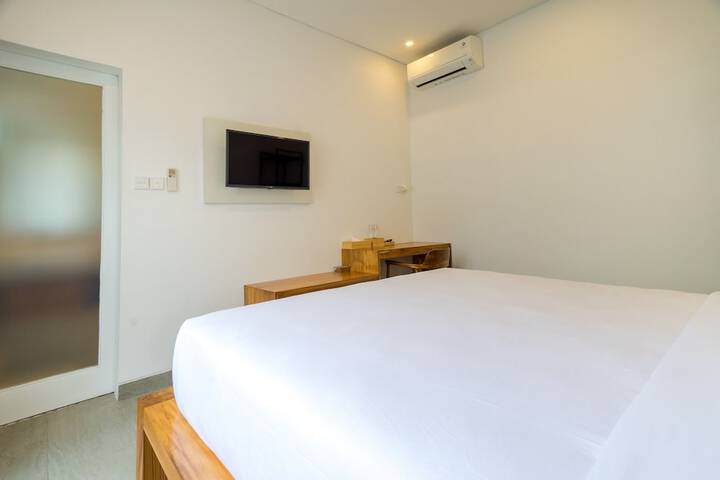 Room 10 of 28