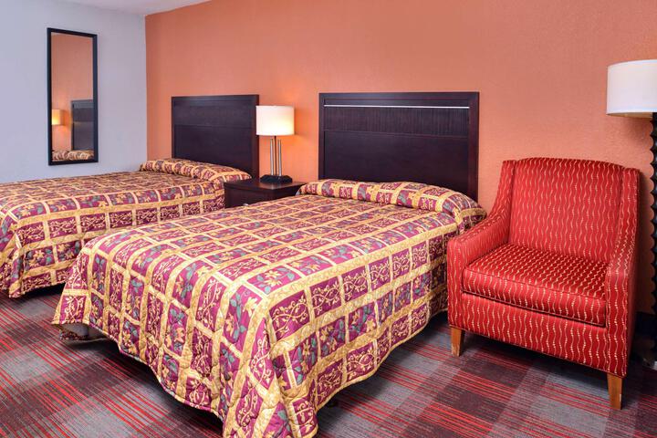 2 Double Beds (5 of 10)