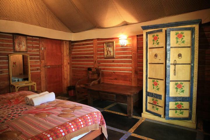 Room 12 of 27