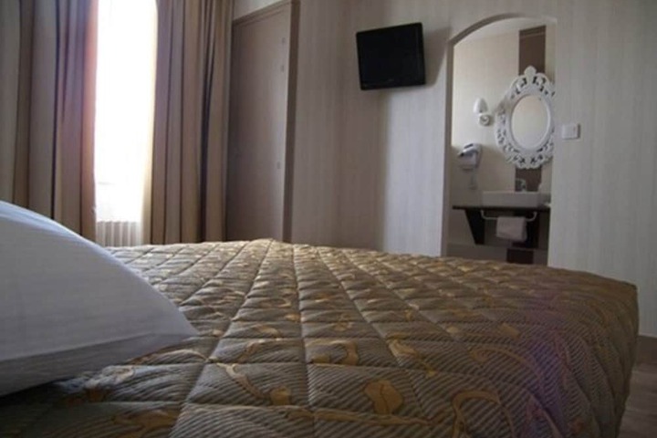 Room 3 of 18