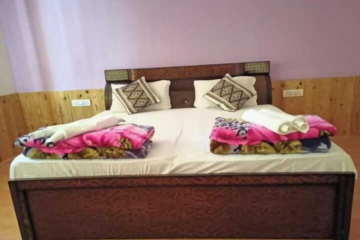 Room 2 of 16
