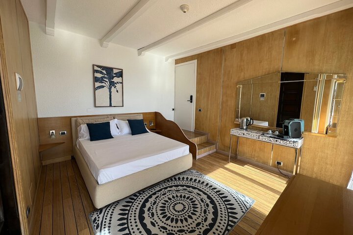 Room 9 of 59