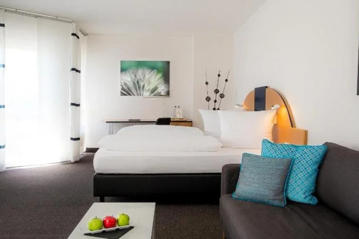 Room 4 of 15