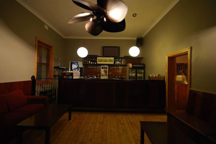 Lounge 22 of 31