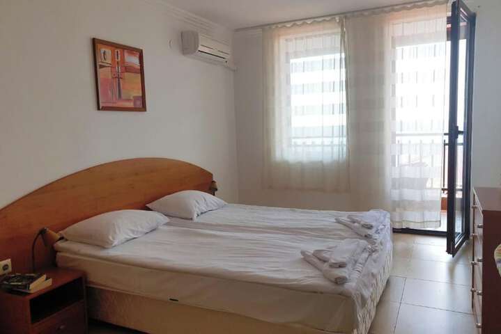Room 3 of 102