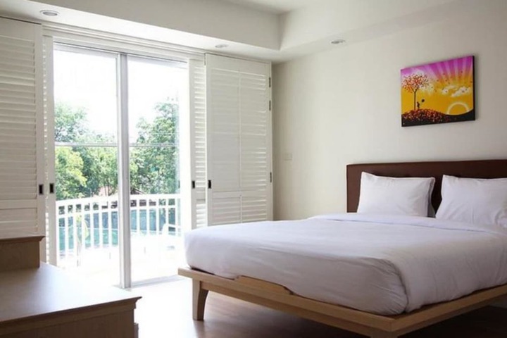 Room 4 of 28