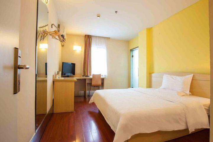 Room 2 of 6