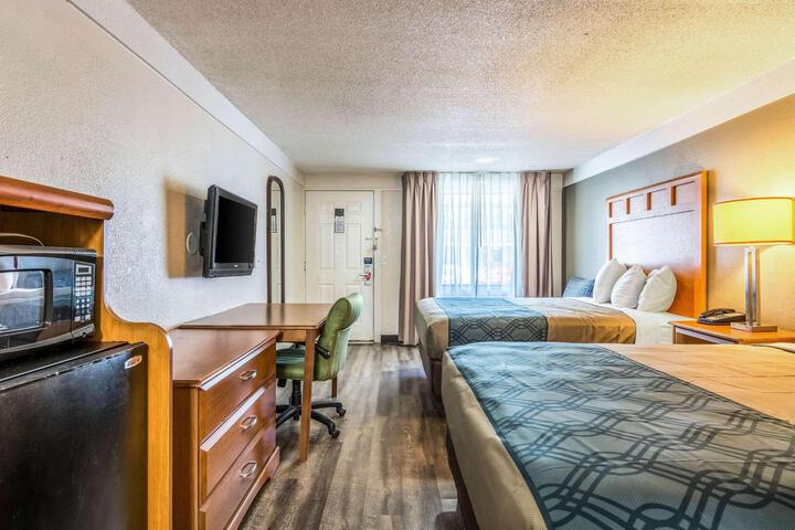 2 Double Beds (9 of 14)