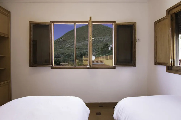 Room 3 of 27