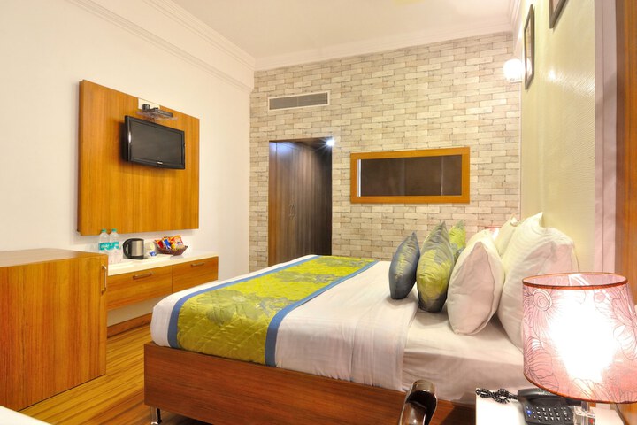 Room 4 of 36