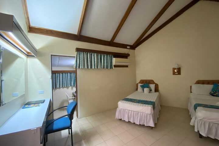 Room 9 of 33