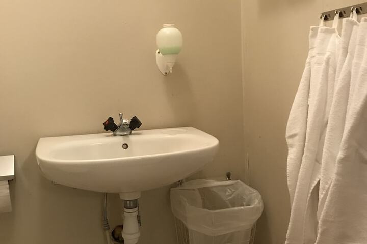 Room 12 of 84
