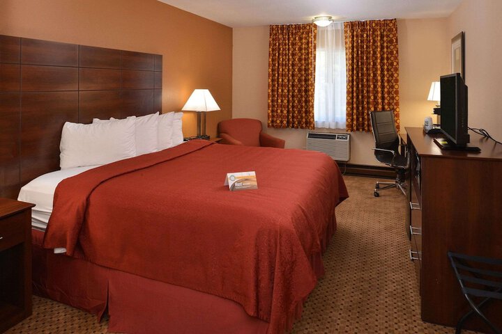1 King Bed (9 of 9)