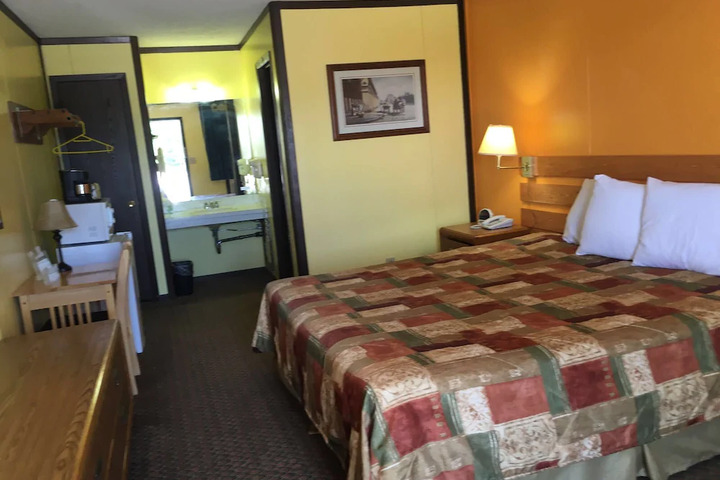 Room 8 of 8