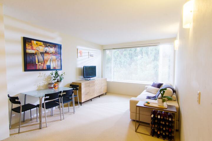 Room 5 of 8