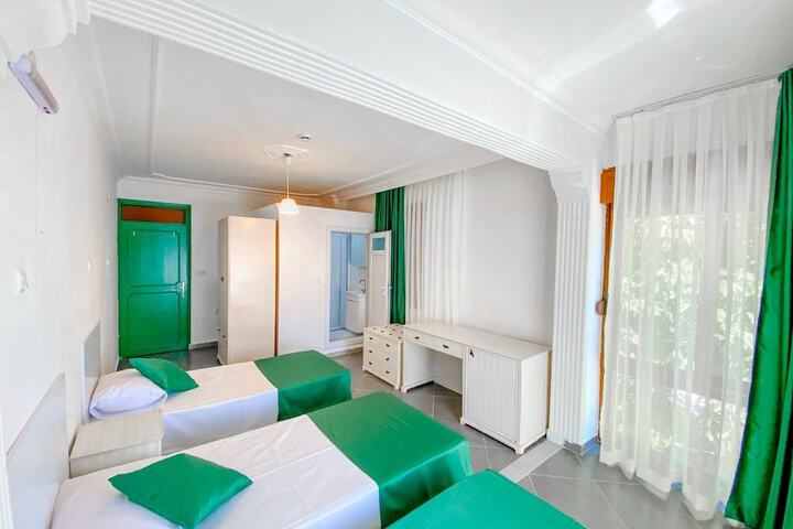 Room 6 of 18