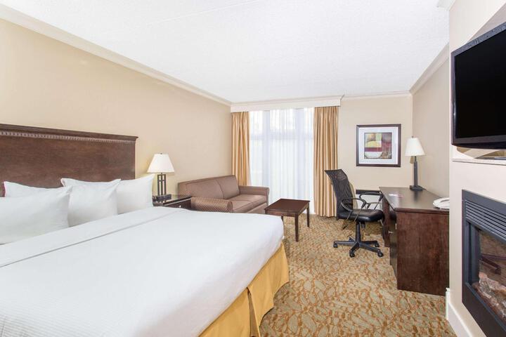 1 King Bed Deluxe Room (6 of 31)