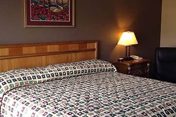 Room 4 of 16