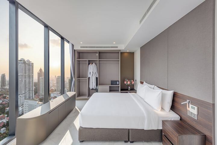 Room 3 of 79