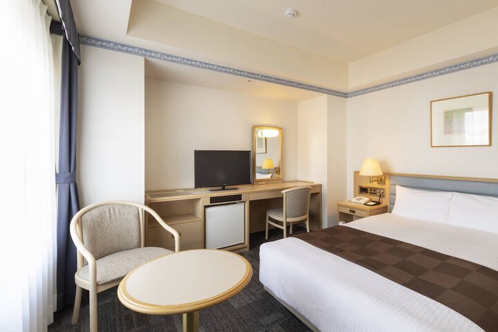 Room 8 of 33
