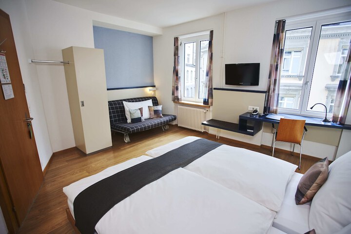 Room 43 of 64