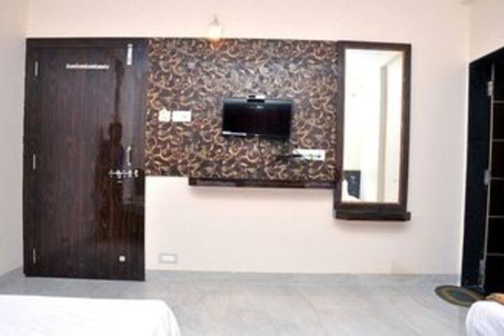 Room 4 of 22